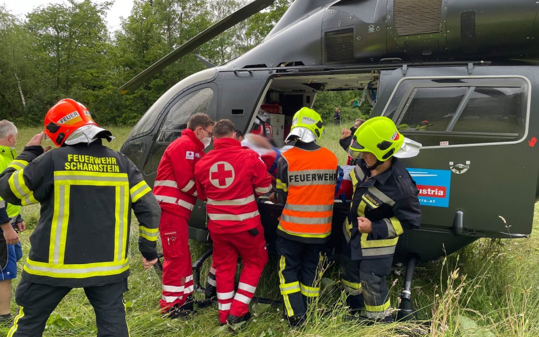 Personenrettung aus dem Almfluss – unterkühlter Fischer von Feuerwehr gerettet