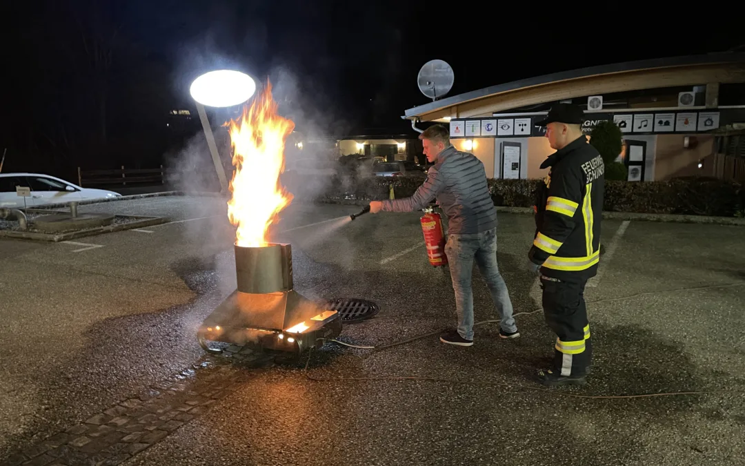 Partnerschaftliche Zusammenarbeit: Einsatzkräfte trainieren für Notfallsituationen