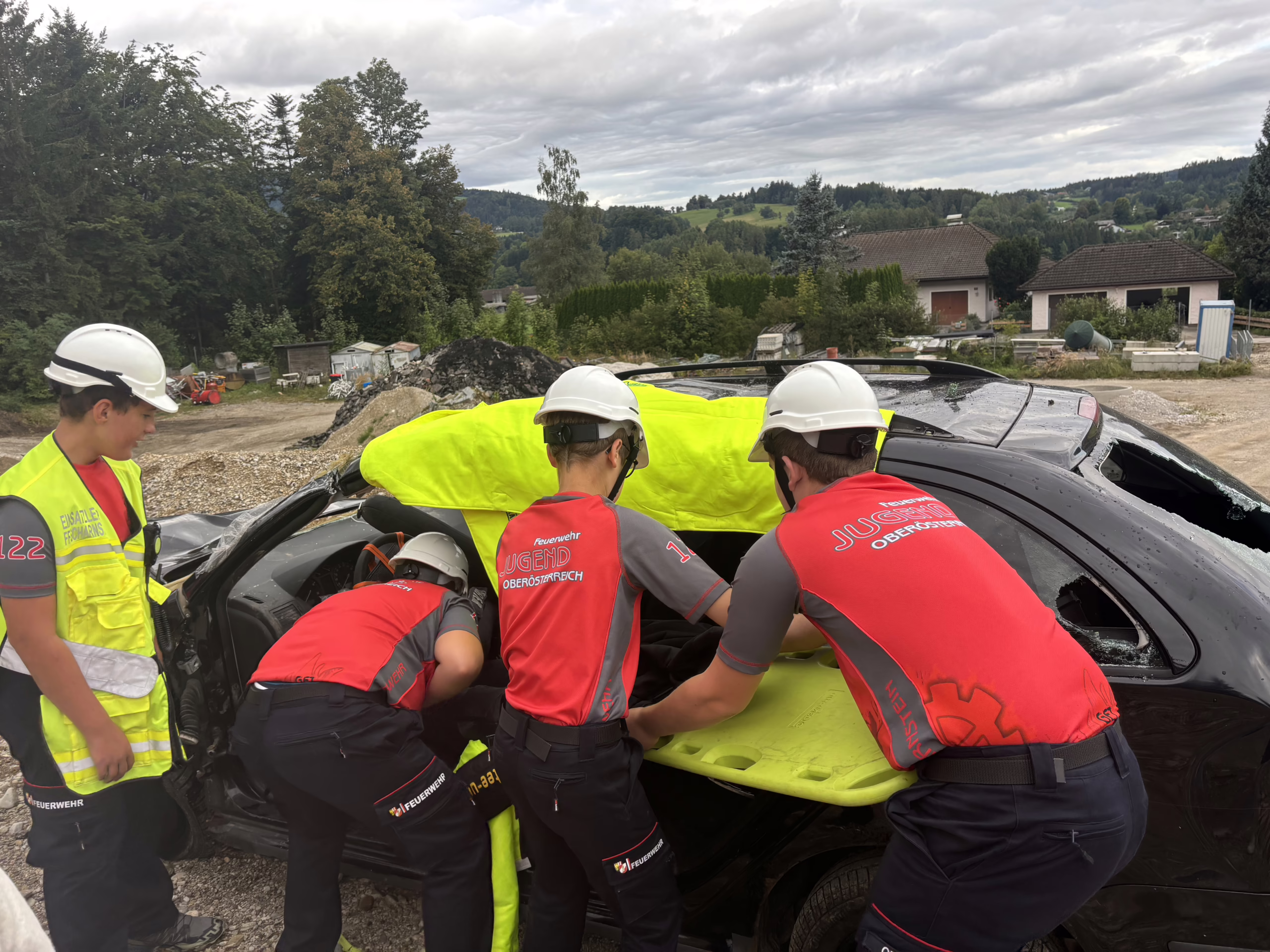 24 Stunden im Feuerwehralltag: Jugendgruppe meistert spannende Übungen
